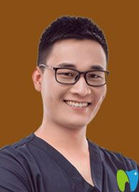 泉州維樂口腔董龍福醫(yī)生