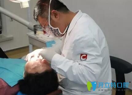 在尚愛(ài)韓美口腔醫(yī)生檢查的圖片