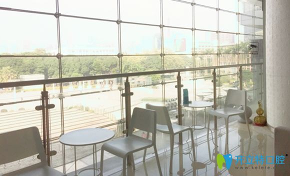 深圳歐諾口腔候診區(qū) 深圳歐諾口腔候診區(qū)