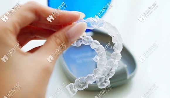 戴隱適美牙套的感受 戴隱適美牙套的感受