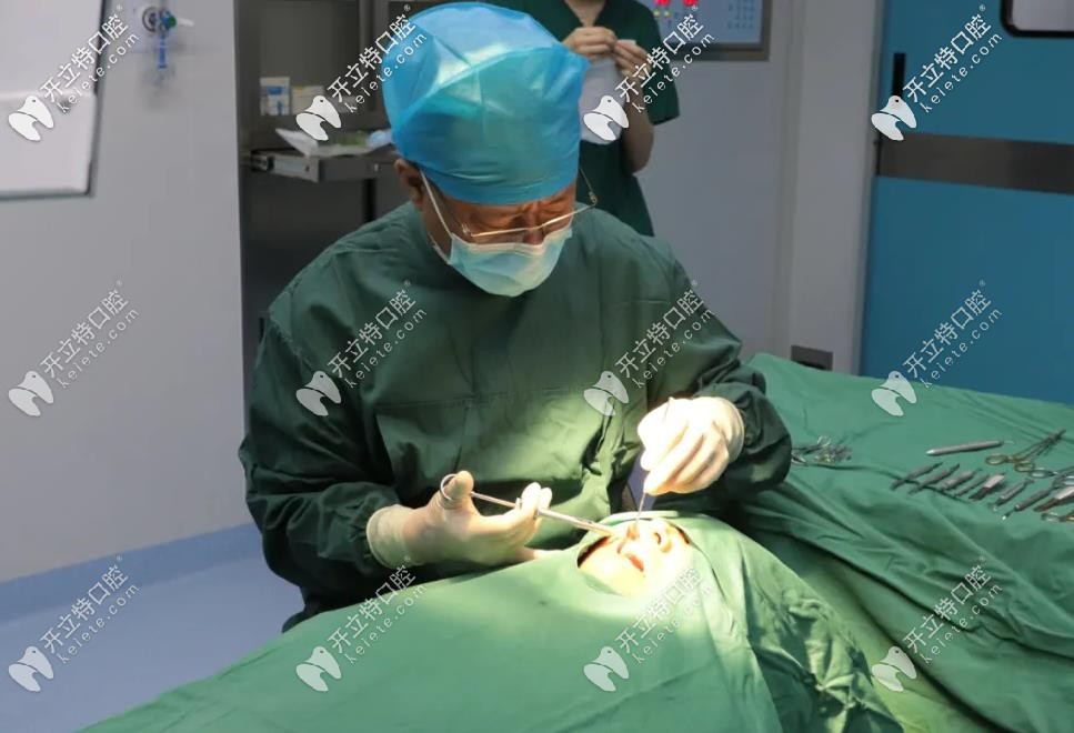 手術中的趙院長