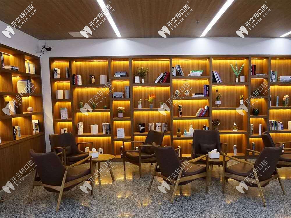 等候區(qū) 等候區(qū)