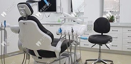 鳳華口腔擁有多臺(tái)新進(jìn)的牙椅 鳳華口腔擁有多臺(tái)新進(jìn)的牙椅