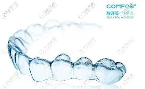 價格都是2萬多,時代天使comfos隱形牙套和金屬自鎖鋼牙選哪個