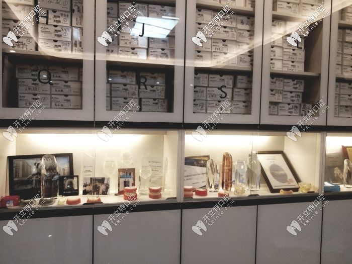 你是被獎(jiǎng)杯吸引的還是被海量的隱適美吸引住的？