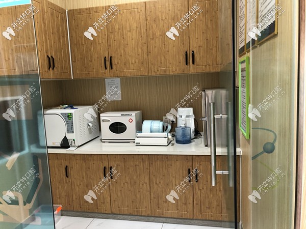 院內(nèi)專(zhuān)門(mén)的消毒區(qū) 院內(nèi)專(zhuān)門(mén)的消毒區(qū)