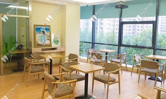 三河紫丁香口腔顧客休息區(qū) 三河紫丁香口腔顧客休息區(qū)