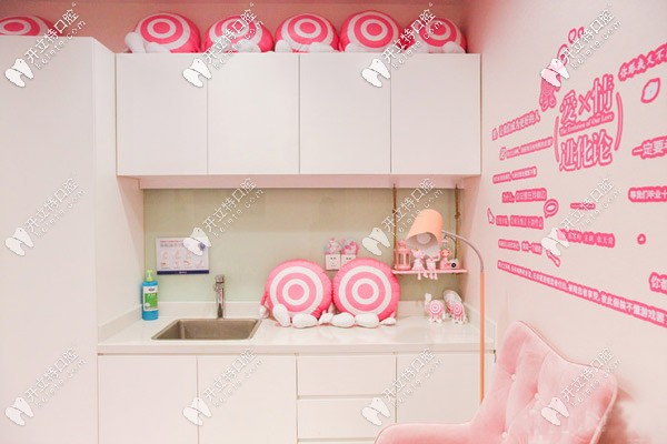 無(wú)錫美奧口腔的粉紅診室