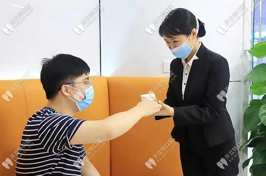 貼心周到的服務(wù) 貼心周到的服務(wù)