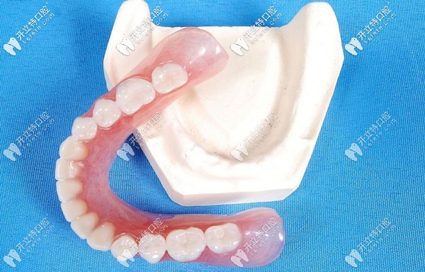 這些塑料基托和金屬基托的不同點(diǎn),助你分清兩者哪個好？