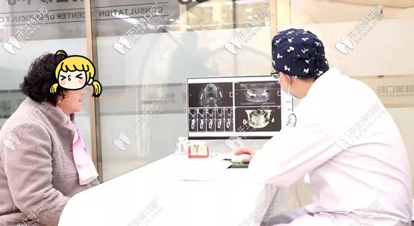 曹院長為高阿姨定制種牙方案