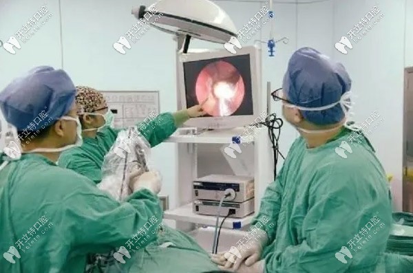 你見過牙齒長(zhǎng)鼻子里的圖片嗎,90后小伙告訴你怎么處理