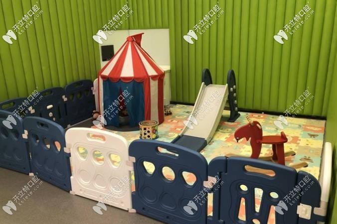 兒童玩耍區(qū) 兒童玩耍區(qū)