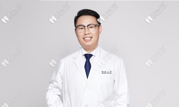 鼎植口腔醫(yī)院院長(zhǎng)蘇艷國(guó)
