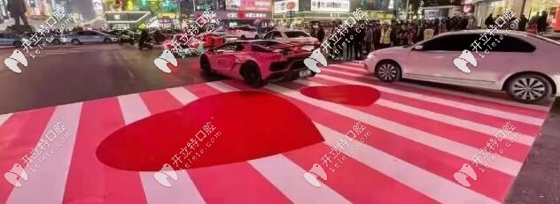 長沙的愛不設(shè)限，連斑馬線都是愛你的形狀。