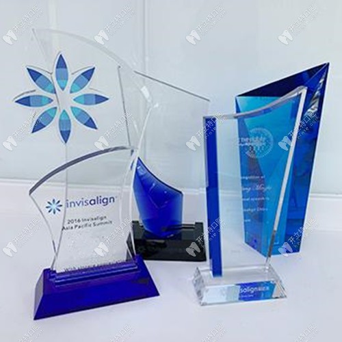 隱適美白金認(rèn)證醫(yī)師獎(jiǎng)杯