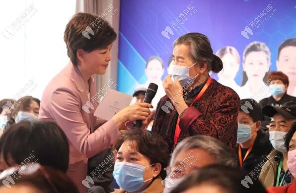 現(xiàn)場提問顧客