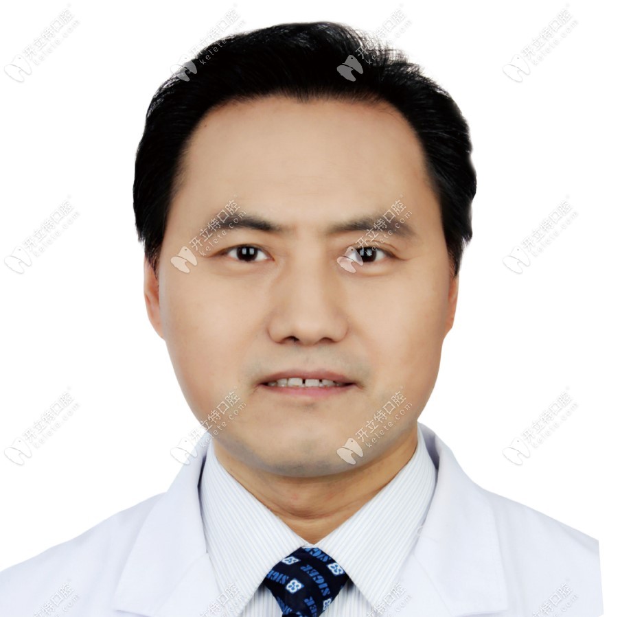 科爾口腔種植學(xué)科帶頭人鞏新科院長(zhǎng)