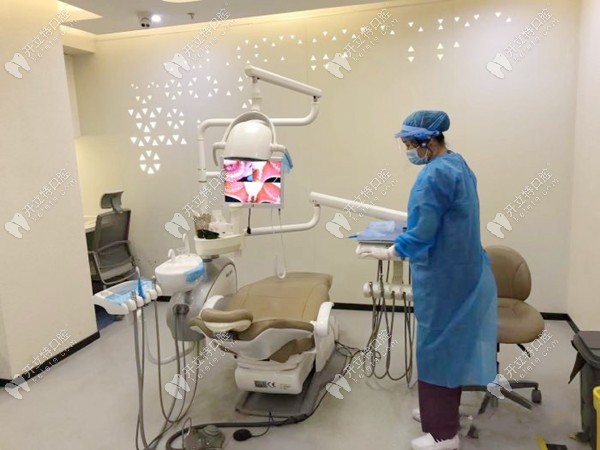 看了美奧口腔的3D數(shù)字化種植牙技術,趕緊帶老爸來種牙